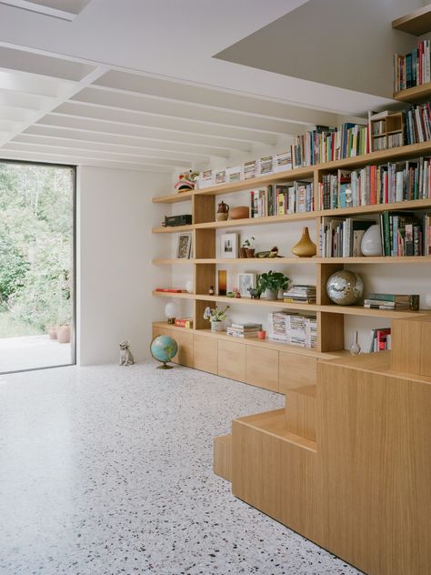 Chunky staircase features in Farleigh Road renovation by Paolo Cossu White Shelving Unit, Small Utility Room, Oak Bookshelves, Basement Flat, New Staircase, Bookshelves In Living Room, Wooden Staircases, Terrazzo Flooring, Victorian Terrace