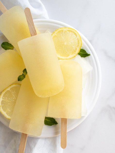 Lemonade Popsicles, Ginger Lemonade, Ginger Benefits, Homemade Popsicles, Ginger Juice, Popsicle Recipes, Frozen Desserts, Frozen Treats, Healthy Treats