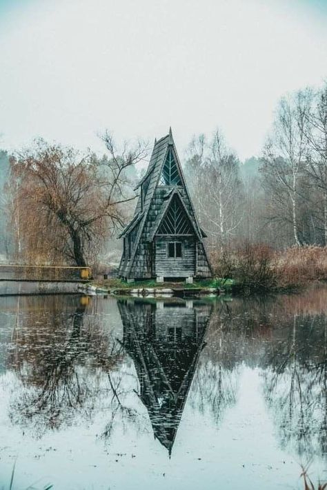 Witch Cottage Exterior, Witches Cabin, Witch Cabin, Creepy Witch, Witches Cottage, Casa Hobbit, Magical House, Storybook Homes, Witch Cottage