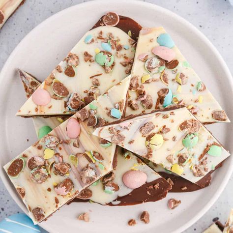 Easter Bunny Bark Bunny Bark, Easter Marshmallow Bark, Easter Bark Candy, Easter Bark Recipe, Easter Bunny Bark, Easter Chex Mix Bunny Bait White Chocolate, Easter Chocolate Bark, Best Punch Recipe, Easter Bark