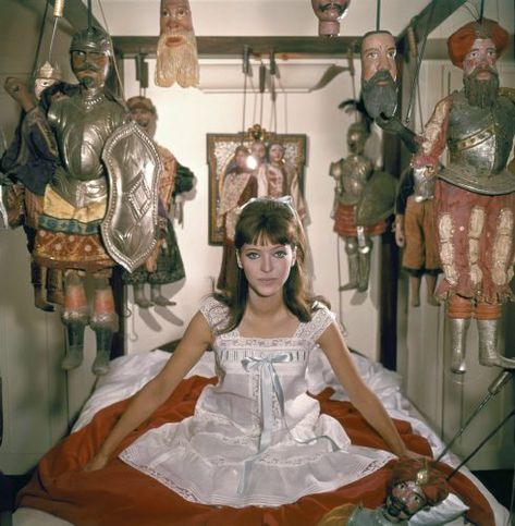 Terrence Loves You, Pictures Of Anna, French New Wave, Anna Karina, 1960s Fashion, 60s Fashion, Look Cool, Style Icons, Muse