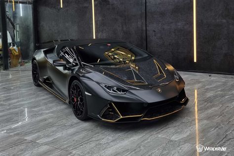 Gold Lamborghini, New Lamborghini, Lamborghini Models, Best Wallpapers, Lamborghini Huracan, Car Wrap, Car Wallpapers, Black And Gold, Lamborghini