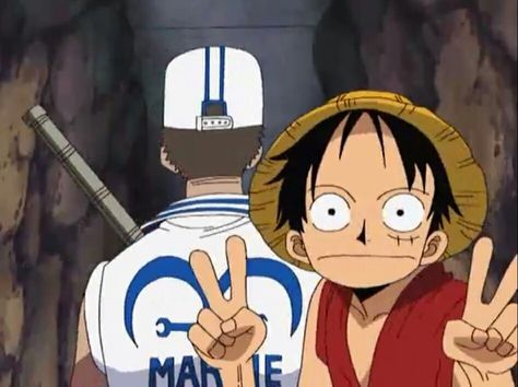 Luffy, Marine, funny, peace signs; One Piece One Piece Funny Moments, One Piece Meme, One Piece Cosplay, One Piece Funny, One Piece Images, One Piece Comic, Anime Jokes, One Piece Pictures, Manga Anime One Piece