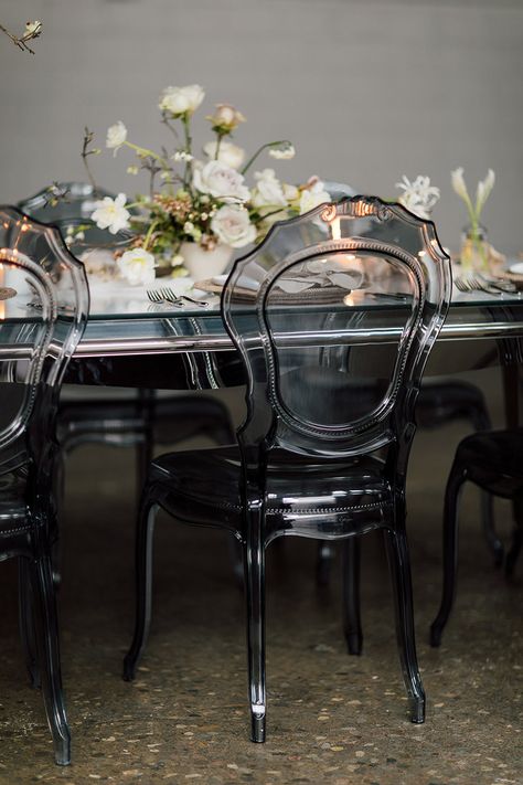 ghost chairs - photo by Purple Tree Photography http://ruffledblog.com/refined-wedding-ideas-with-a-monochrome-palette Reception Seating Ideas, Ghost Chair Wedding, Outdoor Wedding Seating, Indian Celebration, Blush Centerpiece, Gothic Inspiration, Wedding Reception Chairs, Chairs Wedding, Monochrome Wedding