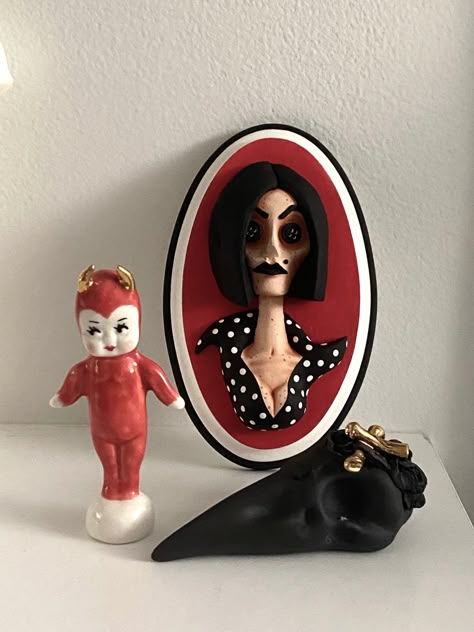 Coraline Ceramic Ideas, Coraline Tunnel Diy, Coraline Halloween Decorations, Coraline Ceramics, Coraline Clay Art, Coraline Polymer Clay, Coraline Clay, Making Coraline Doll, Coraline Doll Making