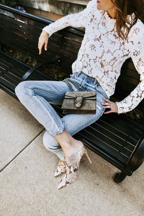 Lace Top Outfit How To Wear A Lace Top, Outfits With Lace Tops, Green Lace Top Outfit, Lace Top Outfit Night, Lace Top Outfit Ideas, White Lace Shirt Outfit, Upscale Dinner Outfit, Casual Daytime Outfits, Lace Top Outfit White