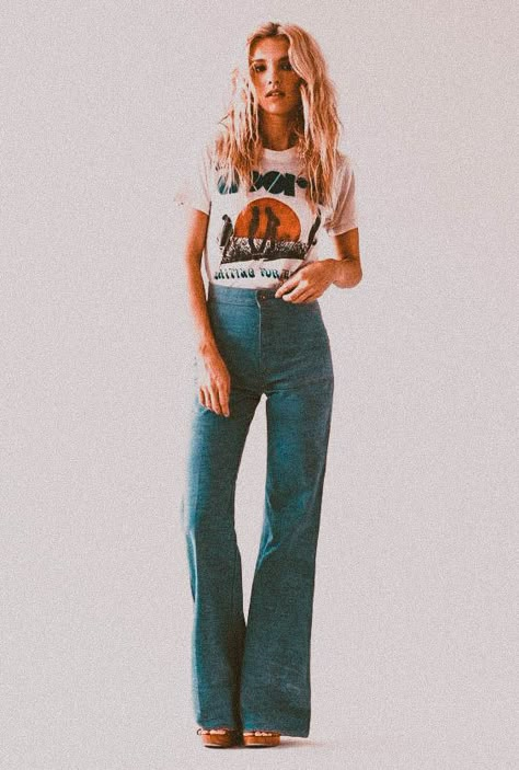 Modern Seventies Fashion, Women's 70s Fashion, 70s Aesthetic Womens Fashion, Everyday 70s Outfits, 70s Style Women Outfit Ideas, Margo Price Style, 70s Style Tops Women, 60s Flare Jeans Outfit, Bellbottom Jean Outfits 70s