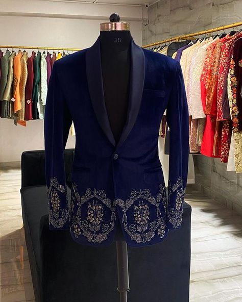 Instagram এ Ricco: “Modern Couture An elegant blue suede blazer with intricate blue and silver beadwork and blue lapel 😎 #menswear #mensblazer #blueblazer…” Tuxedo Designs, Textiles Studio, Navy Blue Blazer Outfit, Best Wedding Suits For Men, Blue Blazer Outfit, Best Wedding Suits, Prince Coat, Stylish Mens Suits, Blue Suit Men