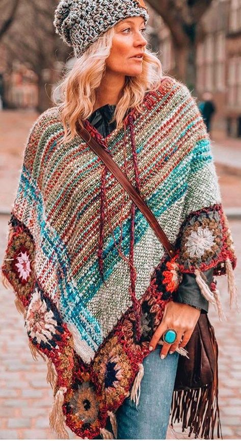 crochet patterns;crochet patterns free;crochet poncho;crochet poncho patterns;crochet poncho free pattern woman; Crochet Poncho Free Pattern Woman, Knitted Outerwear, Bohemian Schick, Hippie Chic Outfits, Boho Winter Outfits, Poncho Patterns, Boho Poncho, Look Boho Chic, Crochet Poncho Free Pattern