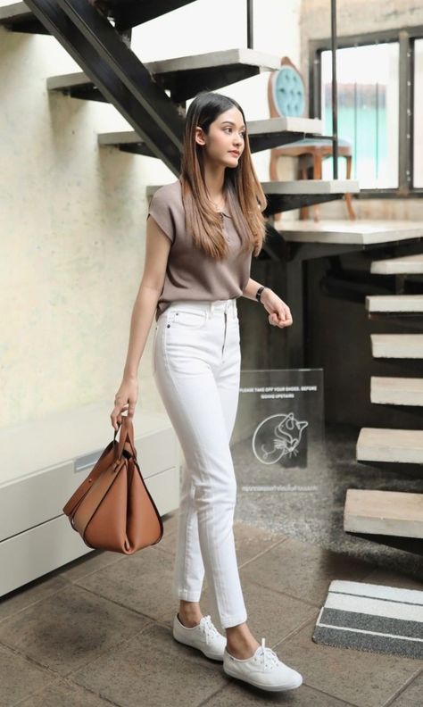 Casual Outfits In Office, Simple Stylish Outfits Summer, Daily College Wear Outfits, Effortless Work Outfits, Formal Outfits For Women Student, Daily Use Outfit For Women, Casual Chic Outfits Summer Classy Simple, Daily Outfit Ideas Casual Summer, Casual Elegant Outfits Classy Simple