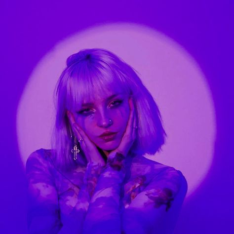 Neon Lighting Photoshoot, Purple Lighting Reference, Purple Aesthetic Photoshoot, Cute Concept Photoshoot, Purple Hair Photoshoot, Purple Lighting Photography, Vaporwave Photoshoot, Purple Photoshoot Ideas, Violet Photoshoot