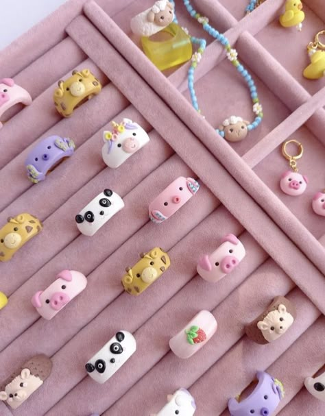 Trendy Accessories 2022, Animal Clay Rings, Clay Rings Aesthetic, Chunky Clay Rings, Cincin Diy, Rings 2022, Fimo Ring, Diy Clay Rings, Minimal Rings