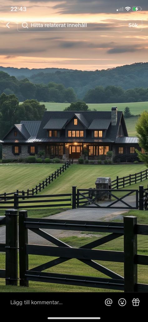 Western Home Exterior Ranch Style, Black Rancher House, Western Ranch House Exterior, Western Homes Exterior, Black And Wood Exterior House, Black Ranch House, Cute Country Houses, Dark Barndominium Exterior, Western Houses Ranch Style