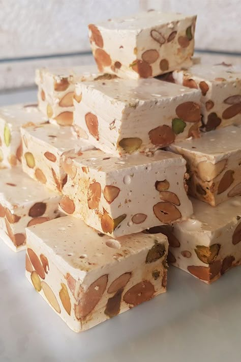 Torrone Recipe, Italian Candy, Nougat Recipe, Italian Recipes Dessert, Dessert Aux Fruits, Homemade Sweets, Chocolate Chip Cookie Bars, Candy Recipes Homemade, Christmas Candy Recipes