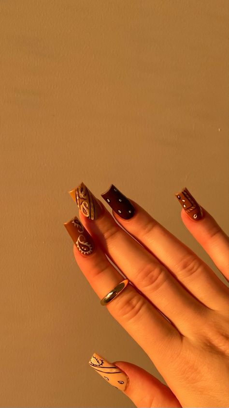 Short Bandana Nails, Paisley Print Nails, Brown Bandana Nails, Paisley Pattern Nails, Bandana Acrylic Nails, Black Bandana Nails, Morgan Wallen Concert Nails, Paisley Nails Design, Morgan Wallen Nail Ideas