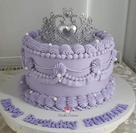 Bolo Vintage, 12th Birthday Cake, Purple Cakes Birthday, 15th Birthday Cakes, Circle Cake, 20 Birthday Cake, Purple Cake, Vintage Birthday Cakes, Sweet 16 Birthday Cake