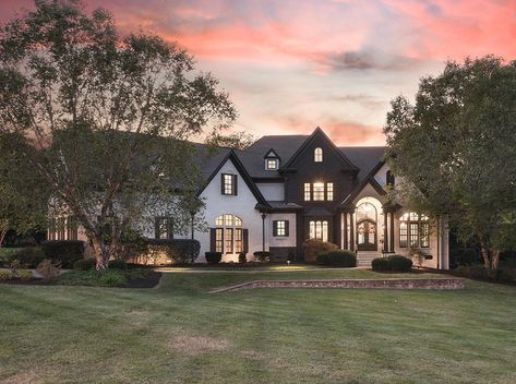 Stunning One-Acre In Williamson County | Featured in Luxury Home Magazine Nashville.  Presented by Amy McDaniel | Luxury Homes of Tennessee Nashville Real Estate, Dream Life House, Spa Like Bathroom, Screened In Patio, Outside Patio, Luxury Marketing, Luxury Estate, Home Magazine, Back Patio