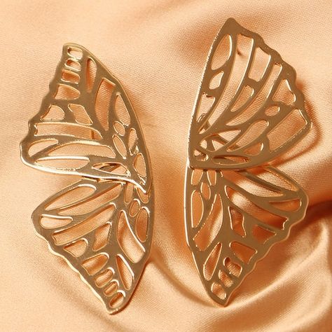 Add a touch of elegance to your look with our stunning butterfly wing earrings.🦋🪻💌🎀 #jewellery Link in the bio 👣 Butterfly Gold Earrings, Dinner Party Birthday, Wedding Dinner Party, Butterfly Wing Earrings, Lunch Date, Wedding Dinner, Wing Earrings, Day Party, Butterfly Earrings