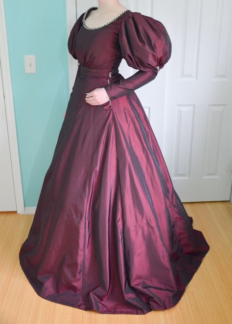 purple taffeta -5419 1890s Day Dress, 1890s Dress, Angela Clayton, Southern Belle Dress, 1900 Fashion, Costumes Couture, Period Dress, Afternoon Dress, 19th Century Fashion