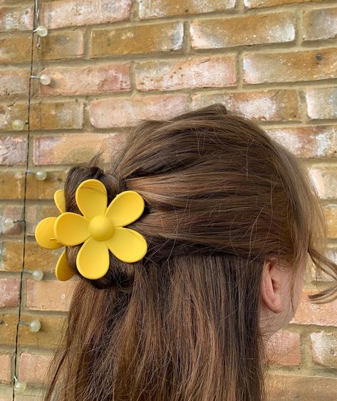 I’ve started offering these gorgeous flower hair clips in my store 🥰🌸 which colour is your favourite? #flower #hairclip #hairclaw #flowerclawclip #clawclip #smallbusiness #smallbiz #smallbizsquad #smallbizlife #smallbusinesssupport #smallbusinessowner #aestheticbiz Claw Clips Hairstyles, Clips Hairstyles, Flower Claw Clips, Clip Hairstyles, Claw Clips, Flower Hair Clips, Flower Hair, Claw Clip, Hair Claw