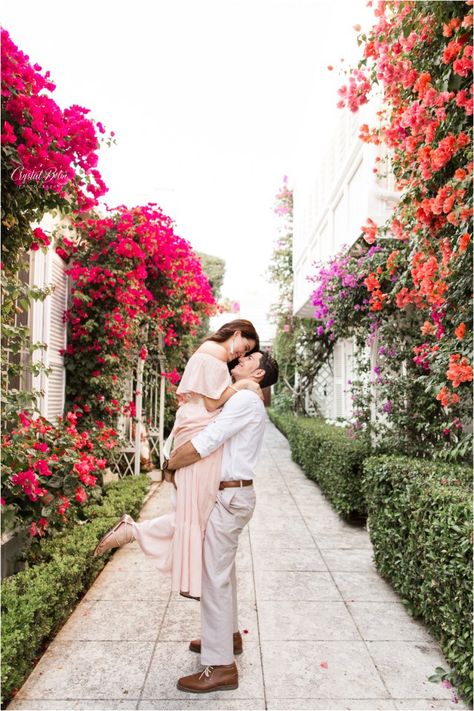 Romantic Palm Beach Engagement in Worth Avenue, Palm Beach, Florida | Palm Beach Engagement Photographer | Crystal Bolin Photography Worth Avenue Palm Beach Engagement, West Palm Beach Engagement Photos, Worth Avenue Engagement Photos, Palm Beach Engagement Photos, Engagement Photos Florida, Tropical Engagement Photos, Worth Avenue Palm Beach, Bathtub Photoshoot, Florida Engagement Photos