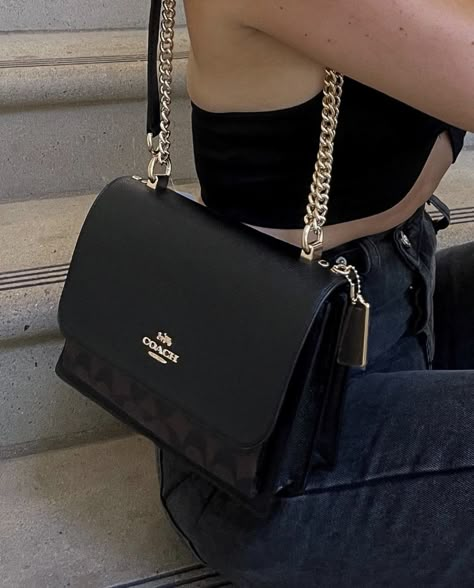 Cheap Purses That Look Expensive, 2023 Luxury Bag, Crossbody Purse Aesthetic, Purse Crossbody Everyday, Couch Bags Coach Handbags, Coach Bag Collection, Coach Purses Aesthetic, Cute Coach Purses, Cute Purses Aesthetic