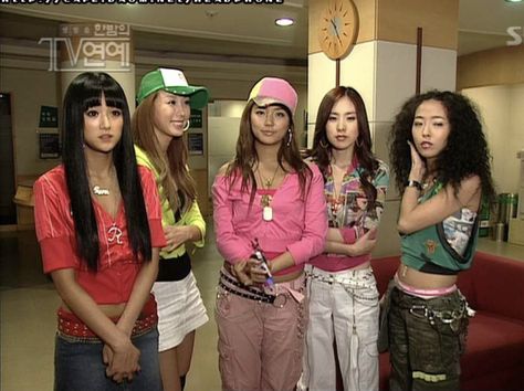 90s Girl Groups, Mcbling Fashion, Fashion Design Classes, Pretty Shoes Sneakers, Korean Ulzzang, Baby Box, Futurism, Retro Futurism, Fashion Korean