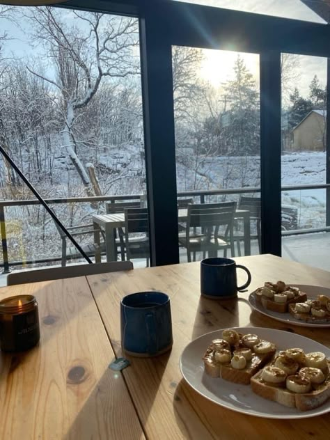 White Cabin Aesthetic, Cabin Breakfast Aesthetic, Cottage Winter Aesthetic, Banff Winter Aesthetic, Winter Lodge Aesthetic, Winter Breakfast Aesthetic, Winter Cottage Aesthetic, Cozy Winter House, Winter Cabin Aesthetic