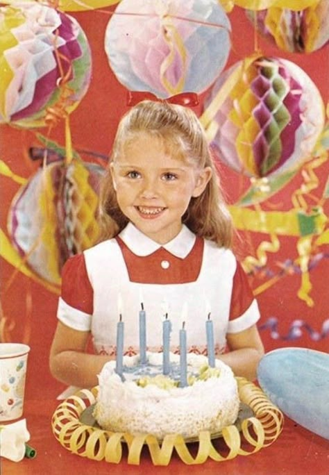 Vintage Birthday Parties, Girl Smiling, 5th Birthday Cake, Happy Birthday Vintage, Retro Girl, Vintage Birthday Cards, Retro Birthday, Happy Birthday Parties