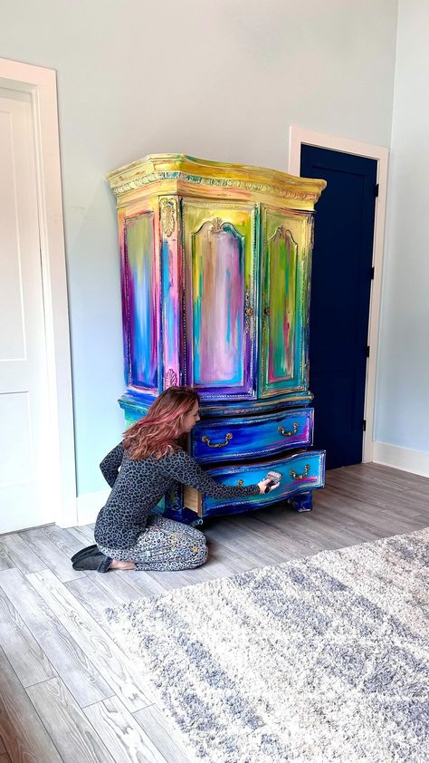 Desert Bedroom, Rainbow Furniture, Graffiti Furniture, Painting Fur, Whimsical Painted Furniture, Kids Rainbow, Creative Money Gifts, Rainbow Paint, Rainbow Room