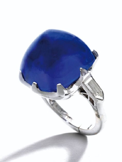 25.87-carat sugarloaf cabochon sapphire with Kashmir origins set in a platinum and diamond ring sold for $5.1 million Kashmir Sapphire, Art Deco Bracelet, Sapphire And Diamond Ring, Cuff Jewelry, Jewelry Auction, Platinum Jewelry, Jewelry Fashion Trends, Sapphire Bracelet, Mysore