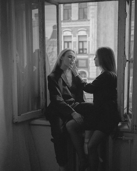 Lesbian Couple Photoshoot Poses Black And White, Lover Photoshoot Couple, Lesbian Editorial Photography, Lesbian Couple Photoshoot Poses At Home, Women Couple Photoshoot, Lesbian Photo Instagram, Lesbian Lifestyle Aesthetic, Two Women Photoshoot, Lesbian Photo Shoot Outfits