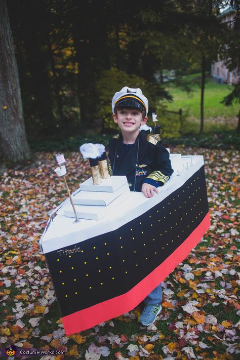 Mary: My 8 year old wanted to be the titanic this year. We worked together to make this costume from dollar store supplies. The base is a black presentation board cut... Iceberg Costume Diy, Diy Titanic Costume, Iceberg Costume, Titanic Halloween Costume, Titanic Birthday, Titanic Party, Homemade Costumes For Kids, Titanic Costume, Cruise Theme