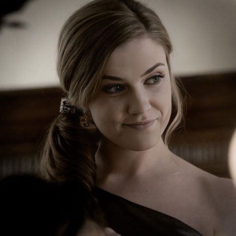 Jenna Sommers Icons, Jenna Vampire Diaries, Sara Canning Vampire Diaries, Jenna Sommers, Sara Canning, Tvd Characters, Tvdu Characters, Vampire Diaries Guys, Vampire Diaries Cast