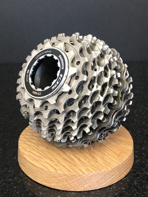 Cycle Store Design, Bicycle Parts Art, Metal Sculpture Artists, Bike Jewelry, Bicycle Gear, Bicycle Decor, Bicycle Art, Cool Gadgets To Buy, Cycling Art