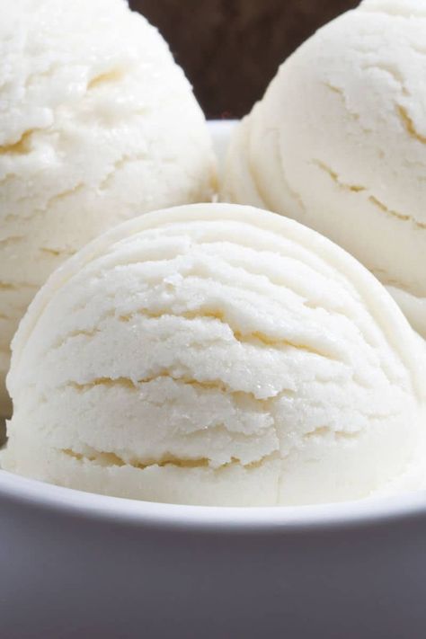 This coconut milk ice cream is smooth, creamy, and needs just 3 ingredients! Low in carbs and dairy free, it can be made without an ice cream maker! Frozen Deserts, Ketogenic Meals, Coconut Ice Cream Recipes, Sherbet Recipes, Coconut Milk Ice Cream, Prebiotic Foods, Postre Keto, Peanut Butter Ice Cream, Coconut Ice