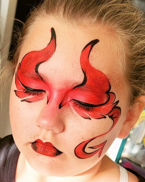 Holly Lewis🌼Utah Face Painter on Instagram: "Wellllll, my kids quit letting me try new designs a couple years ago, and practice boards have always been 👎👎👎 so really, I guess I just create new designs out on the job nowadays. I SUPER love when kids like these little Devil babes just trust me to mess around. None of these are refined, but they can be if I look back and one strikes me as a fave, then I'll keep messing with it. But then again, its boring painting the same things over and over l Kids Devil Makeup, Devil Face Paint Kids, Devil Face Paint, Devil Face Makeup, Kid Vampire Face Paint, Dragon Face Paint Easy For Kids, Face Painting Design Board, Dragon Face Paint Women, Fall Facepainting