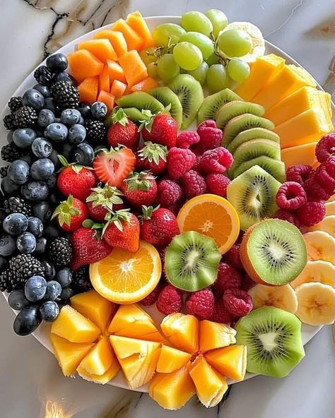 Fruit Board Ideas For Party, Veggie And Fruit Diet Meals, Fruit Astethic, Fresh Fruit Aesthetic, Fruitarian Diet, Fruit Board, Mix Fruit, Amazing Food Platters, Fruit Platter Designs