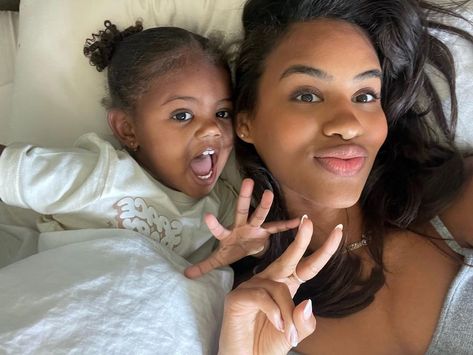 Kendra Bailey, Black Motherhood, Mommy And Baby Pictures, Mommy Moments, Pretty Pregnant, Future Mommy, Mommy Goals, Future Mom, Black Families