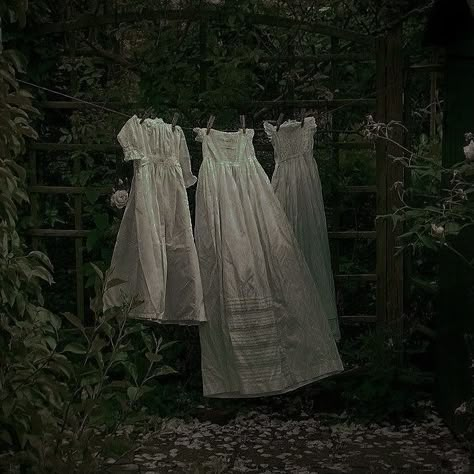 Dark Victorian Aesthetic, 1800 Aesthetic, Aesthetic Dark Green, 18th Century Aesthetic, Victorian Era Aesthetic, 1800s Aesthetic, Regency Aesthetic, Victorian Aesthetic, Elizabeth Bennet