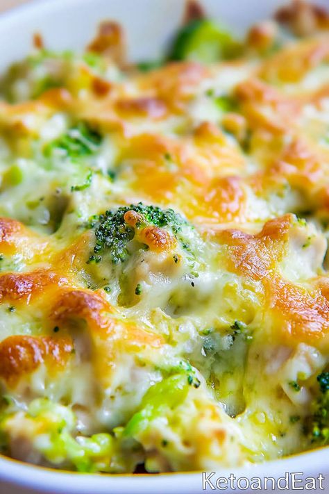 Easy Chicken Cheese Broccoli Casserole, Chicken And Broccoli Casserole Low Carb, Low Carb Broccoli Cheese Casserole, Gluten Free Chicken Broccoli Casserole, Thanksgiving Dinner For Diabetics, Keto Broccoli Cauliflower Casserole, Chicken Broccoli Bake Recipes, Brócoli Casserole, Shredded Chicken And Broccoli Recipes