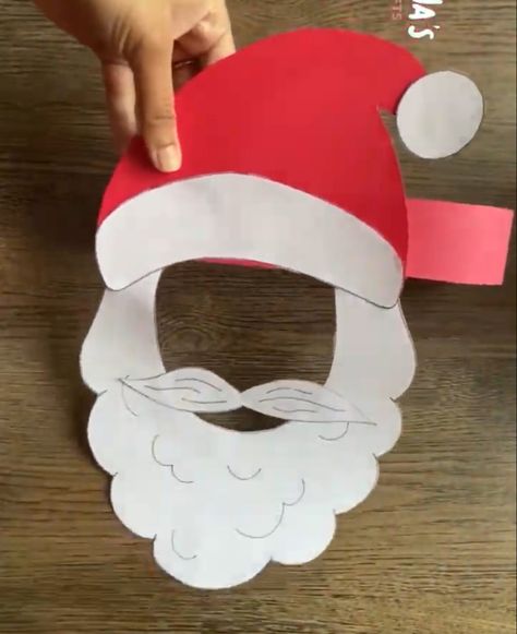 Tutorial and template with the link Paper Crown Origami, Santa Hat Craft, Santa Hat Crafts, Diy Santa Hat, Origami Crown, Crown Paper, Santa Cap, Christmas Units, Headband Crafts