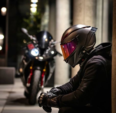 Motorcycle Rider Photography, Foto In Moto, Motorcycle Photo Ideas, Motorcycle Photography Male, Motorbike Photoshoot, Motorcycle Photo Shoot, Biker Photos, Hot Biker Guys, Biker Photography