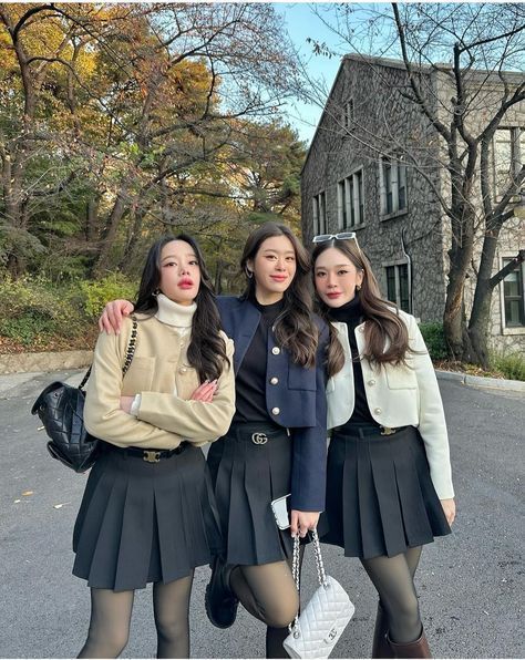 Old Money Outfits Aesthetic Winter, Preppy Adult Outfits, Ootd Autumn Korea, Fall In Japan Outfit, Shanghai Winter Outfit, Japan Fits Winter, Preppy Academia Outfits, Korean Winter Fashion Women, Prep School Outfits