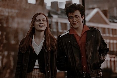 Harry Potter Fancast Golden Trio, Sophie Skelton Aesthetic, The Marauders Fancast, James Potter Fan Cast, Sophie Skelton Lily Evans, James Potter Aaron Johnson, Marauders Fan Cast, Wolfstar Fancast, Aaron Taylor Johnson James Potter