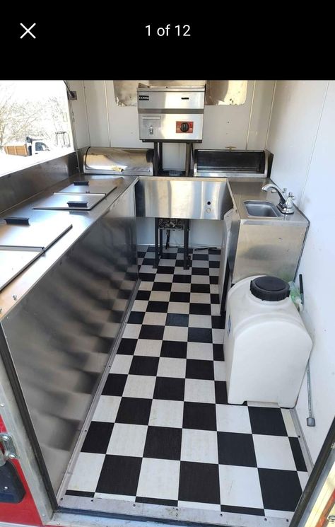 Food Truck Kitchen Design, Food Trailer Exterior Design Ideas, Inside Food Trailer, Small Food Trailer, Food Truck Kitchen, Enclosed Trailer Food Truck, Catering Truck, Napoli Food, Truck Kitchen