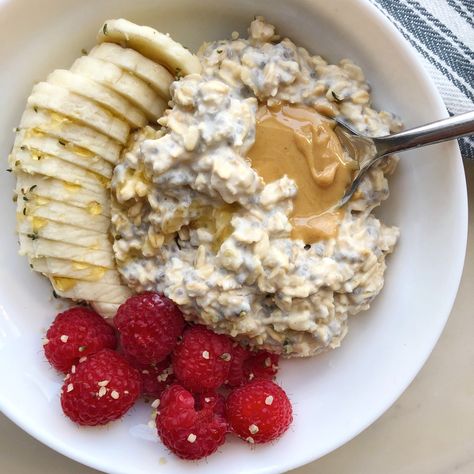 The OG Overnight Oats - onebalancedlife.com Balanced Breakfast Aesthetic, Oats Aestethic, Oatmeal Ideas, Athlete Nutrition, Breakfast Aesthetic, Balanced Breakfast, Think Food, Balanced Life, Fool Proof Recipes