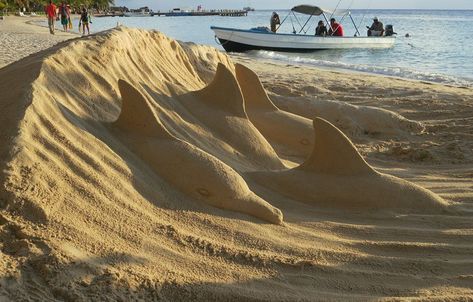 Sand Art Beach, Easy Sand Sculptures Ideas, Sand Sculptures Easy The Beach, Sand Sculpture Ideas, Sand Castle Ideas, Beach Sand Castles, Beach Sand Art, Sand Sculpture, Sand Castles