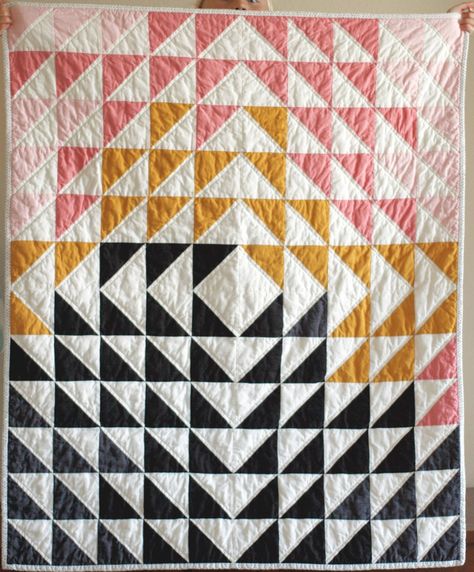 Quilt Modernen, Half Square Triangle Quilts, Wedding Ring Quilt, Quilt Care, Half Square Triangle, Quilt Festival, Quilt Baby, Nine Patch, Triangle Quilt