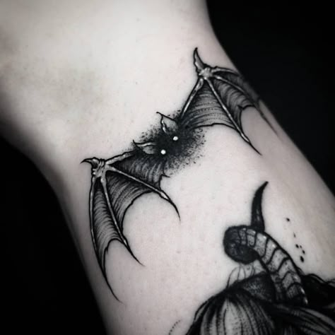 Dark Dainty Tattoos, Bat Tattoo On Wrist, Black Bat Tattoo, Cute Bat Tattoo, Tattoo Ideas Dark, Bats Tattoo Design, Petit Tattoo, Bat Tattoo, Scary Tattoos